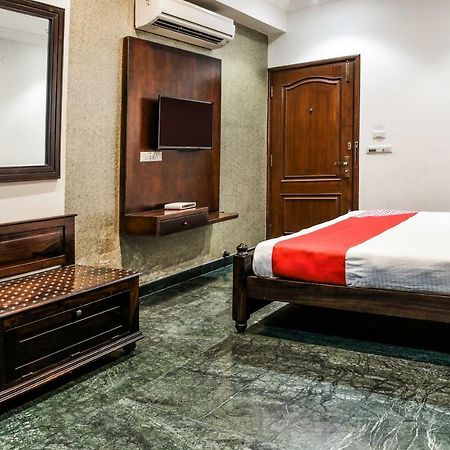 אודייפור Oyo 1681 Hotel Devansh מראה חיצוני תמונה