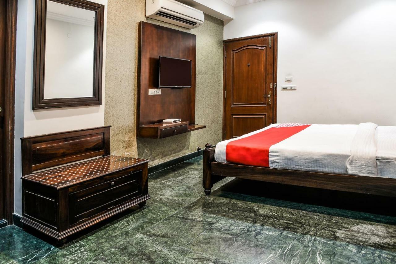 אודייפור Oyo 1681 Hotel Devansh מראה חיצוני תמונה