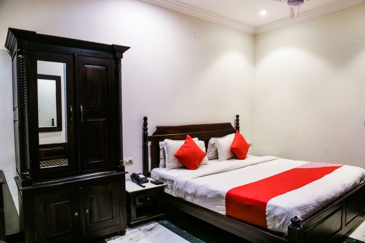אודייפור Oyo 1681 Hotel Devansh מראה חיצוני תמונה