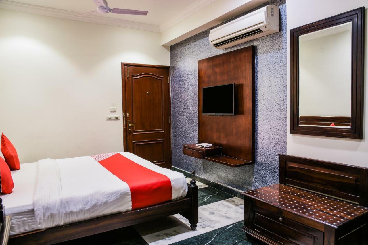 אודייפור Oyo 1681 Hotel Devansh מראה חיצוני תמונה